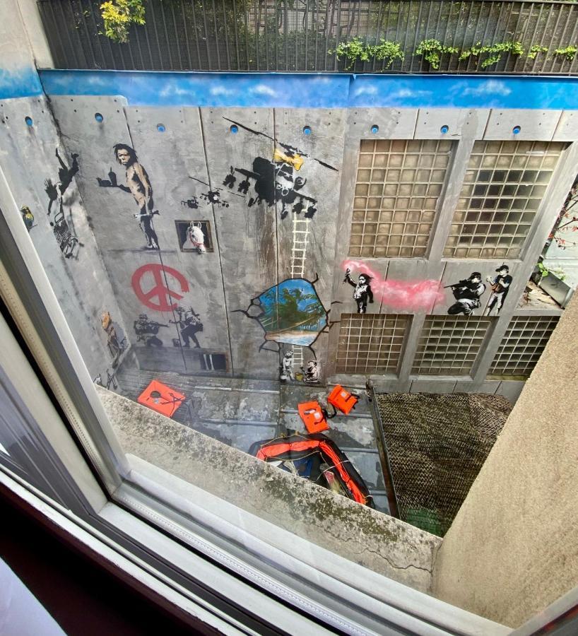 Walled Off Hotel Paris Exterior foto